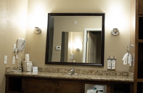 Williston Hotel | Holiday Inn Express and Suites Williston by IHG