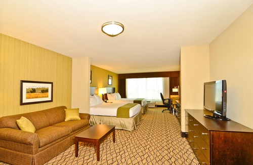 Williston Hotel | Holiday Inn Express and Suites Williston by IHG