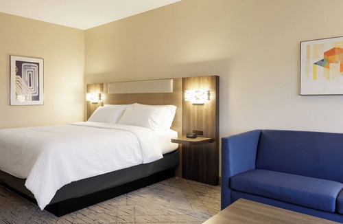 Castro Valley Hotel | Holiday Inn Express Castro Valley - I-580 by IHG