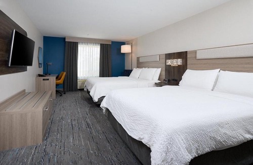 Swift Current Hotel | Holiday Inn Express & Suites By IHG, Swift Current SK