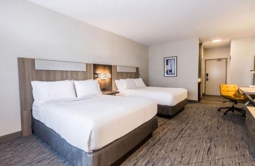 Lake Bonavista Hotel | Holiday Inn Express Calgary South by IHG