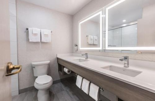 Lake Bonavista Hotel | Holiday Inn Express Calgary South by IHG