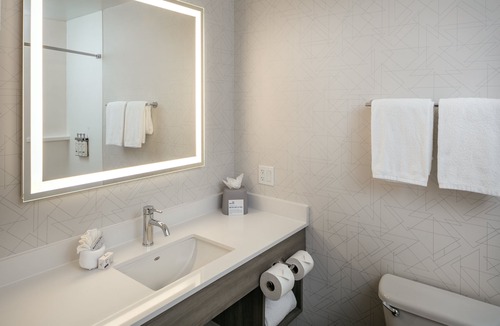 Corvallis Hotel | Holiday Inn Express Corvallis-On the River by IHG