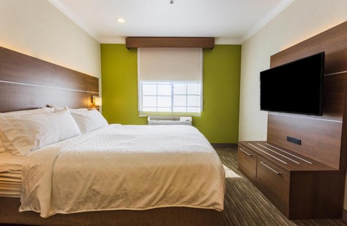 Davis Hotel | Holiday Inn Express Davis-University Area by IHG