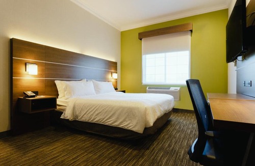 Davis Hotel | Holiday Inn Express Davis-University Area by IHG
