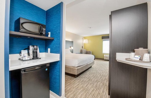 Delafield Hotel | Holiday Inn Express - Delafield by IHG