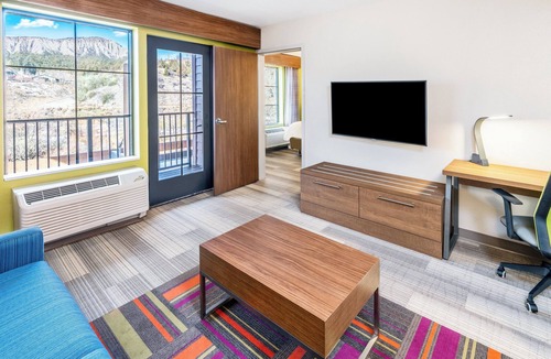 Historic Downtown Durango Hotel | Holiday Inn Express Durango Downtown-Animas River by IHG
