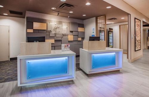 Eau Claire Hotel | Holiday Inn Express- Eau Claire West I-94 by IHG