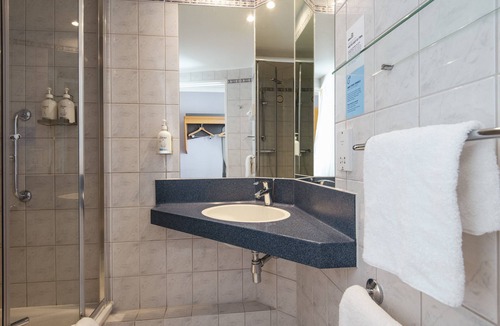 Quedgeley Hotel | Holiday Inn Express Gloucester - South by IHG