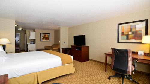 Fort Atkinson Hotel | Holiday Inn Express Hotel & Suites Fort Atkinson by IHG