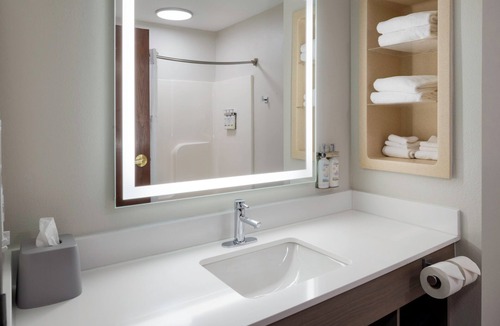 Fort Atkinson Hotel | Holiday Inn Express Hotel & Suites Fort Atkinson by IHG