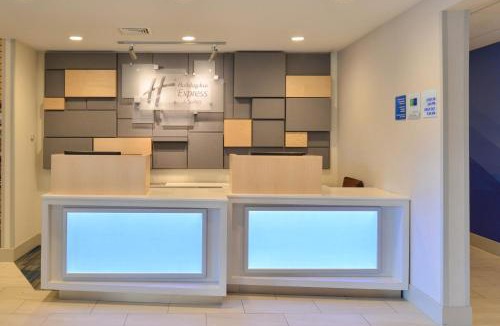 Stevens Point Hotel | Holiday Inn Express Hotel and Suites Stevens Point by IHG