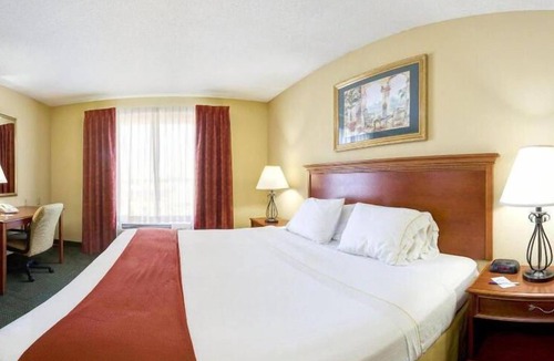 Spring Hill Hotel | Holiday Inn Express Hotel & Suites Brooksville West by IHG