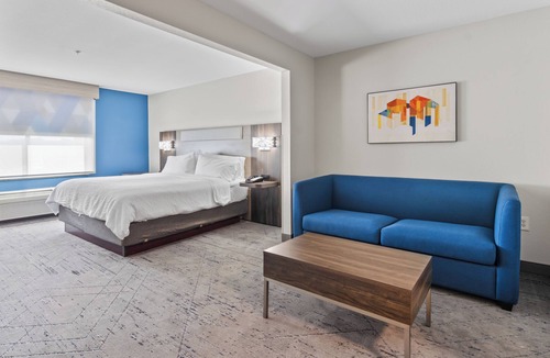 Mount Airy Hotel | Holiday Inn Express Hotel & Suites Mount Airy by IHG