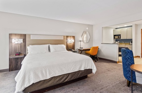 Mount Airy Hotel | Holiday Inn Express Hotel & Suites Mount Airy by IHG
