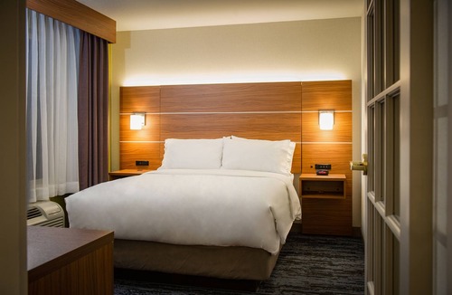 Weston Hotel | Holiday Inn Express Hotel & Suites Wausau by IHG