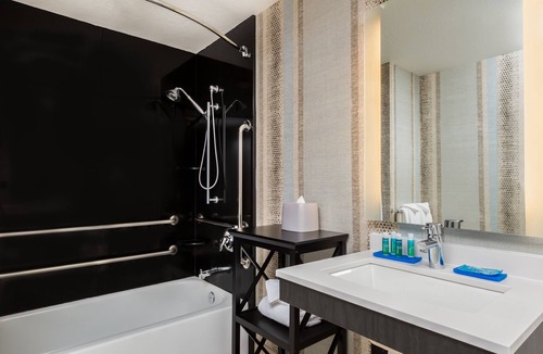 Eugene Hotel | Holiday Inn Express Hotel & Suites Eugene Downtown-University by IHG