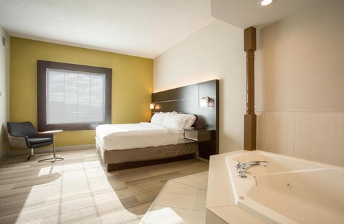 Reading Hotel | Holiday Inn Express Hotel & Suites Reading by IHG