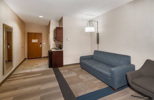 Magee Hotel | Holiday Inn Express Hotel & Suites Magee by IHG