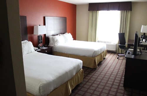 Algonquin Hotel | Holiday Inn Express Hotel & Suites Chicago-Algonquin by IHG