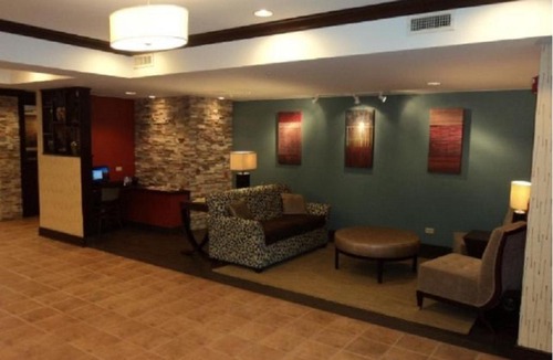 Algonquin Hotel | Holiday Inn Express Hotel & Suites Chicago-Algonquin by IHG