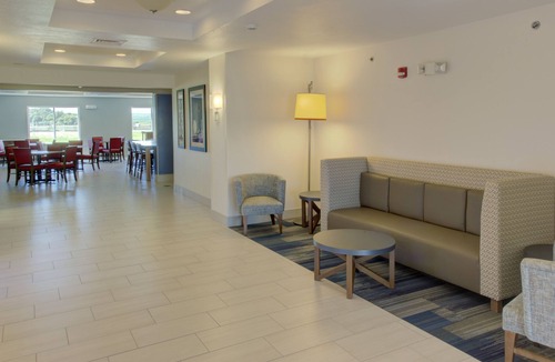 Le Mars Hotel | Holiday Inn Express Hotel & Suites Le Mars by IHG