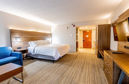 Indianapolis Hotel | Holiday Inn Express Indianapolis South by IHG