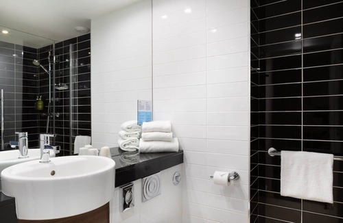 Vitrolles Hotel | Holiday Inn Express Marseille Airport by IHG