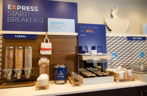 Marshfield Hotel | Holiday Inn Express Marshfield - Springfield Area by IHG