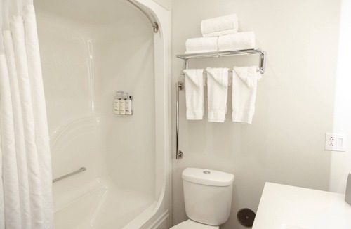 Marshfield Hotel | Holiday Inn Express Marshfield by IHG