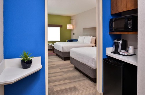 Melbourne Hotel | Holiday Inn Express Melbourne West by IHG