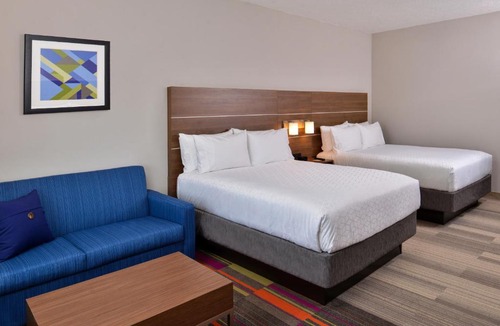 Melbourne Hotel | Holiday Inn Express Melbourne West by IHG