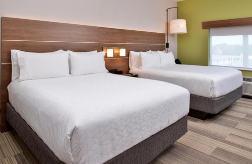Melbourne Hotel | Holiday Inn Express Melbourne West by IHG