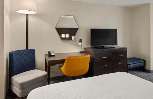 Moline Hotel | Holiday Inn Express Moline - Quad Cities Area by IHG