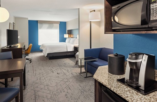 Quad Cities Hotel | Holiday Inn Express Moline - Quad Cities Area by IHG