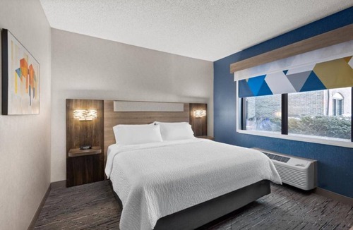 Gunter Afs Hotel | Holiday Inn Express Montgomery - East I-85 by IHG