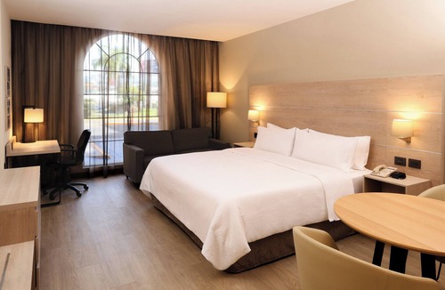 Monterrey Hotel | Holiday Inn Express Monterrey Galerias by IHG