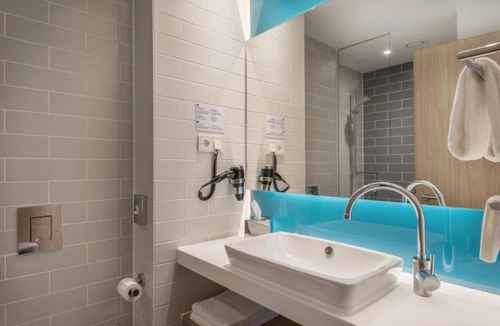 Alt-Moosach Hotel | Holiday Inn Express Munich - Olympiapark by IHG