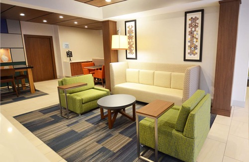 Bridgeville Hotel | Holiday Inn Express Pittsburgh-Bridgeville by IHG