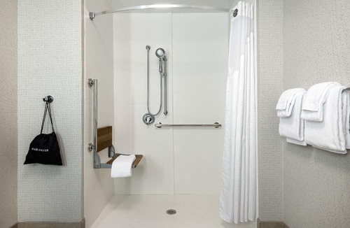 West Glens Falls Hotel | Holiday Inn Express Queensbury-Lake George Area by IHG