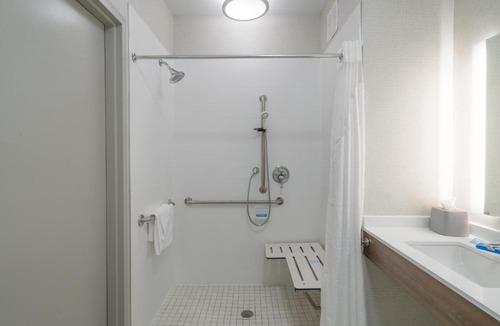 Radcliff Hotel | Holiday Inn Express Radcliff Fort Knox by IHG