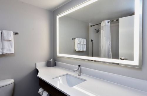 Innsbrook Hotel | Holiday Inn Express Richmond I-64 Short Pump Area by IHG