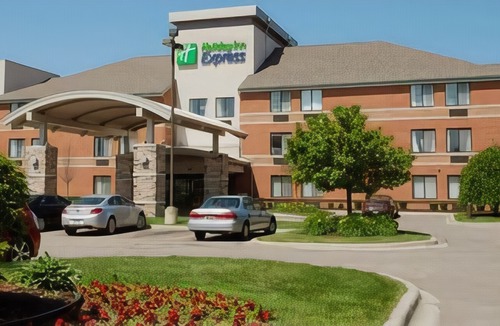Romulus Hotel | Holiday Inn Express Romulus / Detroit Airport, an IHG Hotel
