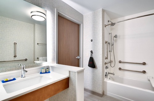 Gainesville Hotel | Holiday Inn Express & Suites Gainesville I-75 by IHG