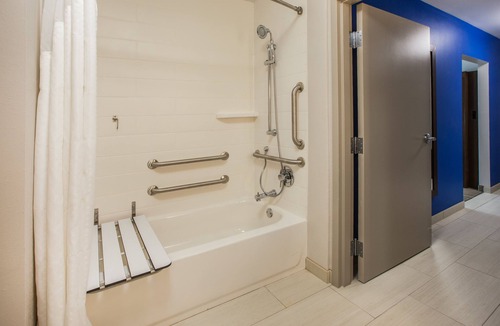 Murphysboro Hotel | Holiday Inn Express & Suites Murphysboro - Carbondale by IHG