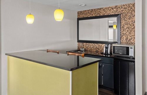 Centereach Hotel | Holiday Inn Express Stony Brook by IHG