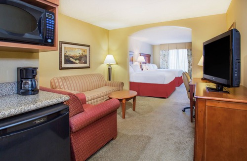 Bloomington Hotel | Holiday Inn Express & Suites Bloomington by IHG