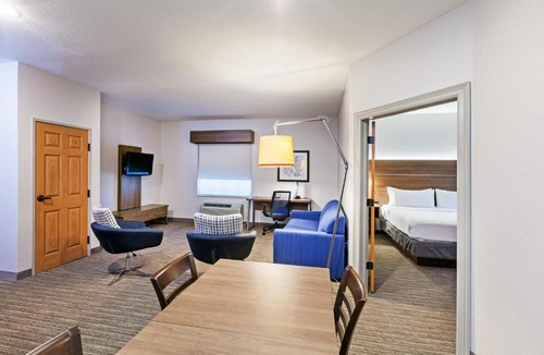 Broken Arrow Hotel | Holiday Inn Express & Suites Tulsa S Broken Arrow Hwy 51 by IHG