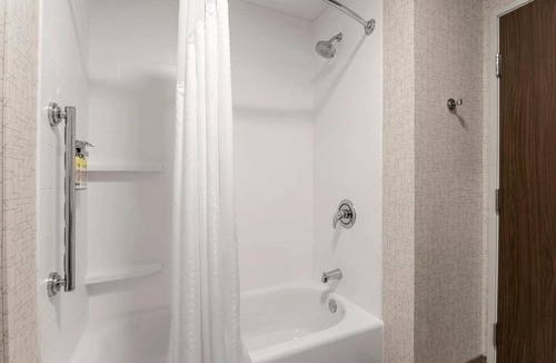 O'Hare Hotel | Holiday Inn Express & Suites Chicago O'Hare Airport by IHG