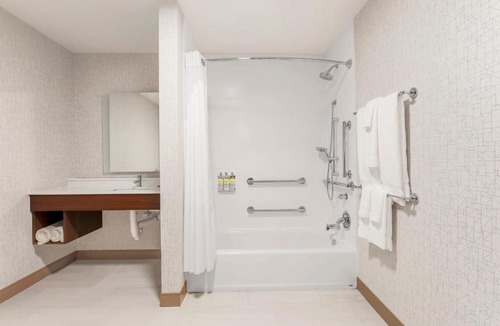 O'Hare Hotel | Holiday Inn Express & Suites Chicago O'Hare Airport by IHG